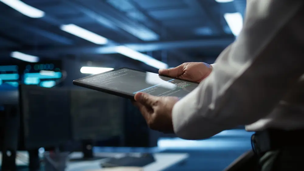QM-Handbuch ISO 9001 Vorlage mit digitaler Qualitätsmanagement-Dokumentation auf einem Bildschirm